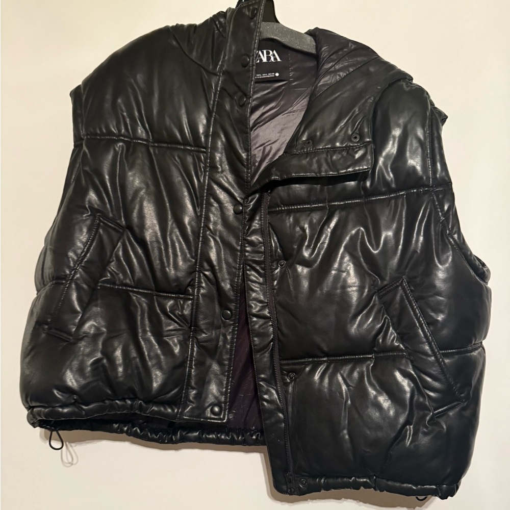 NWOT Zara Black Quilted Vest Size Large

LOT U